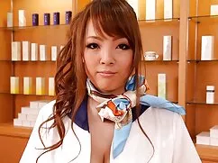 Cô gái tóc vàng chung với chiếu phim xx anh trai cô không