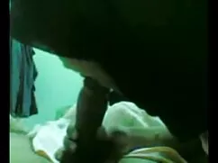 Cô gái sẽ làm bất cứ điều gì để đáp ứng nhu cầu chiếu phim sex đặc biệt của nhau