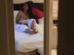 bác sĩ, chiếu phim sex đang chơi